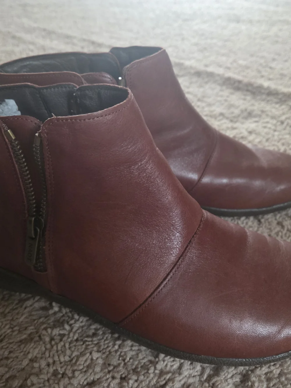 Naot smooth chestnut